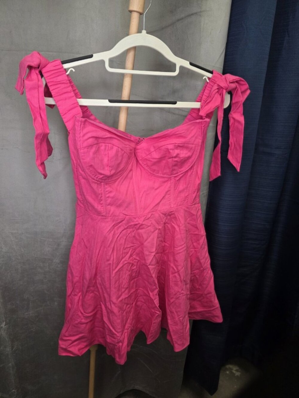 NWT Megan Moroney x CREME Hot Pink Linen Blend Tie Strap Midi Dress. WL384